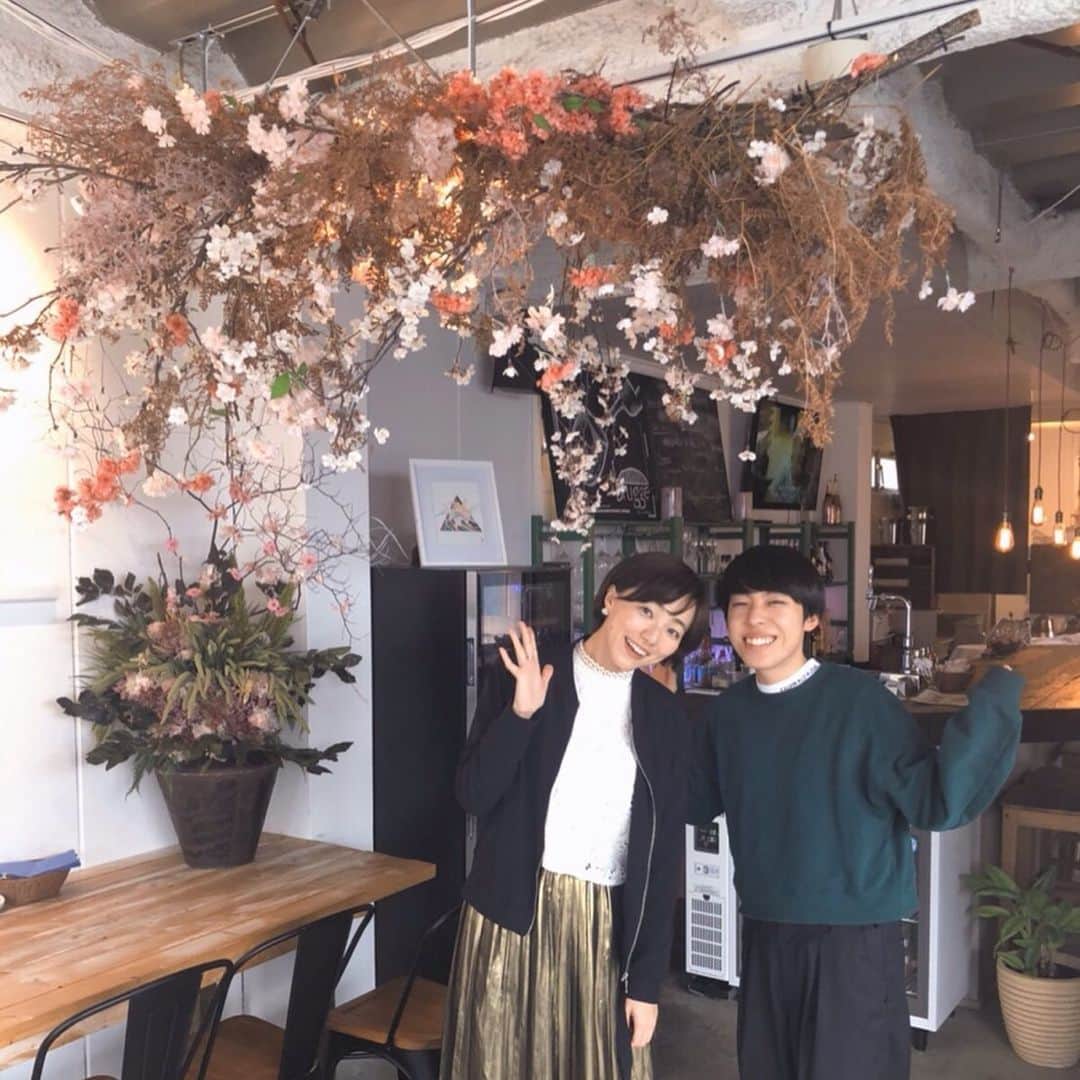 雨宮萌果さんのインスタグラム写真 - (雨宮萌果Instagram)「☃️☃️day off ☃️☃️ NHKパラリンピックリポーターの三上大進(みかみ だいしん)くんとランチ✨ あさイチ時代に出会ってましたが、ゆっくり話すのは初めて。 でもめちゃくちゃウマが合う🐴🐴あっという間に、時が過ぎた。  キュート&ファニー&絶賛、彼氏募集中です❣️ 美容やインスタ映えアプリなど色々教えてもらいました。早速、ボディクリームを買いに行ったよ✨  #乾燥が気になると相談したら #まずはこまめに #お水飲んでとアドバイスもらう #たしかに大ちゃんは三杯おかわり #弟の写真を見せたら #めっちゃタイプだったらしい #インスタの加工初心者 #まだまだだ #nhkパラリンピック  #三上大進  #あさイチ」12月13日 18時01分 - ame_moe_kichi0630