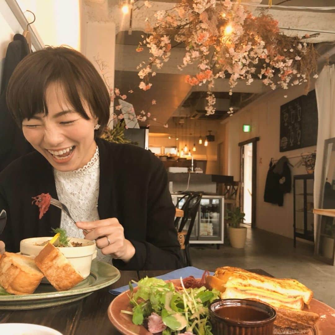 雨宮萌果さんのインスタグラム写真 - (雨宮萌果Instagram)「☃️☃️day off ☃️☃️ NHKパラリンピックリポーターの三上大進(みかみ だいしん)くんとランチ✨ あさイチ時代に出会ってましたが、ゆっくり話すのは初めて。 でもめちゃくちゃウマが合う🐴🐴あっという間に、時が過ぎた。  キュート&ファニー&絶賛、彼氏募集中です❣️ 美容やインスタ映えアプリなど色々教えてもらいました。早速、ボディクリームを買いに行ったよ✨  #乾燥が気になると相談したら #まずはこまめに #お水飲んでとアドバイスもらう #たしかに大ちゃんは三杯おかわり #弟の写真を見せたら #めっちゃタイプだったらしい #インスタの加工初心者 #まだまだだ #nhkパラリンピック  #三上大進  #あさイチ」12月13日 18時01分 - ame_moe_kichi0630
