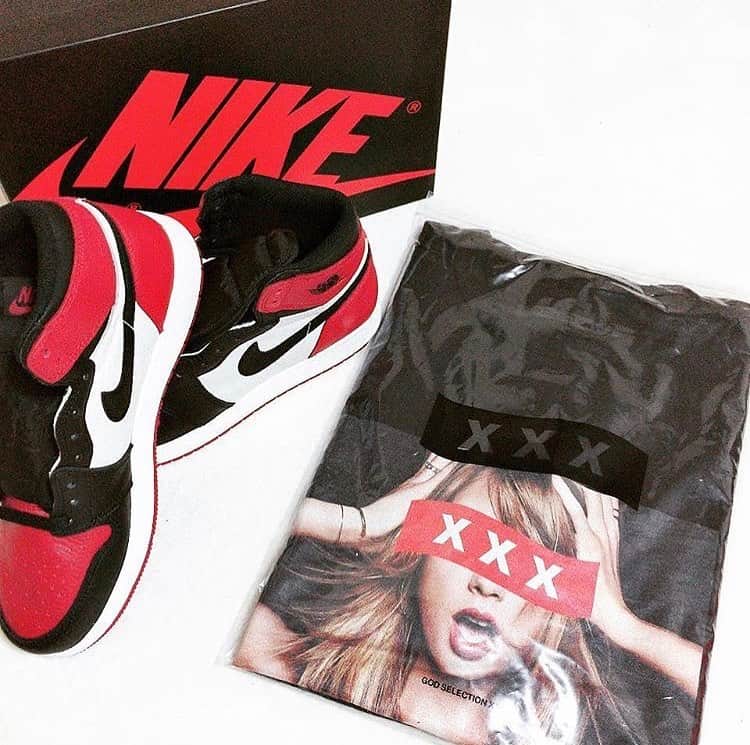 のインスタグラム：「大好きな組み合わせ❤️ ・ #エアジョーダン1  #ゴッドセレクショントリプルエックス  #スニーカー #airjordan1  #godselectionxxx  #kicks」