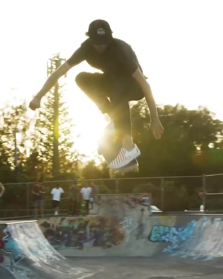 のインスタグラム：「The #RVCAsessions continue || #RVCAskate #RVCAloha || Video: @bigfootlurks」