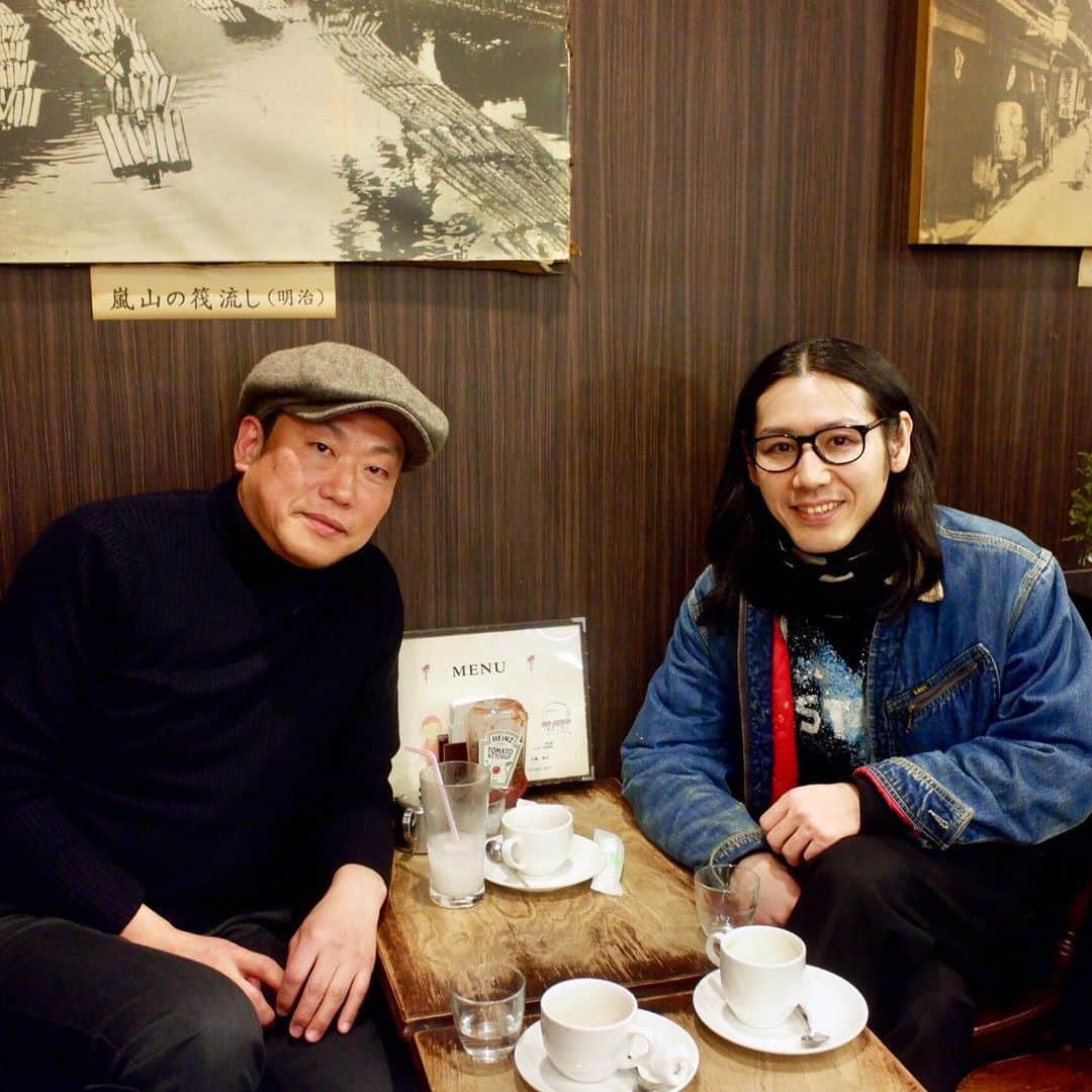 小林尊のインスタグラム：「A chat over a cup of coffee w @tazakikenta1968  Thanks for bringing me alive!🤩 コーヒーと雑談のつもりでいたら  生き返った!! 🤩✨」