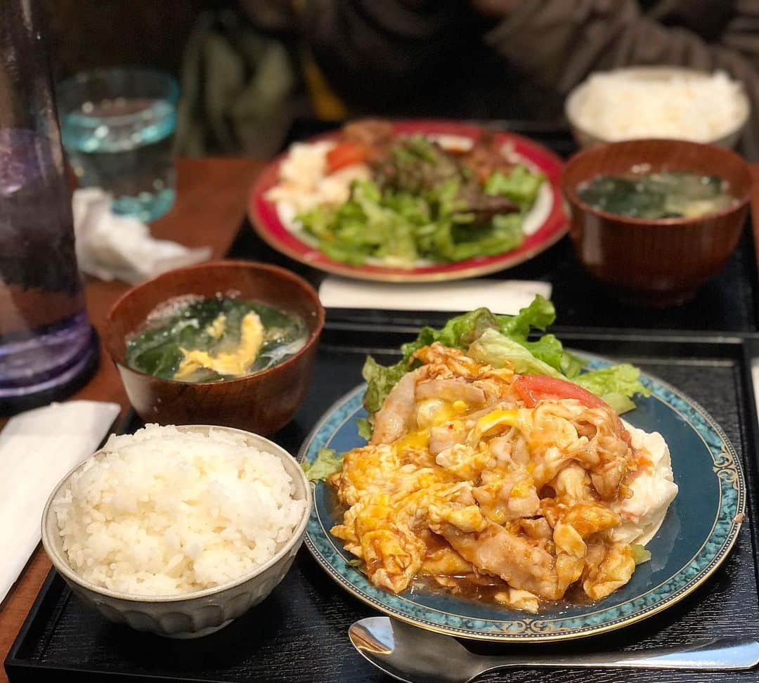 岡峰光舟さんのインスタグラム写真 - (岡峰光舟Instagram)「広島ランチは初のお店で豚バラ肉のトロトロ玉子炒めをチョイス。 ぶっ通しで店内に流れるOZZYからご主人のこだわりを感じました。 さてそろそろライブです。」12月13日 18時30分 - kohshuokamine