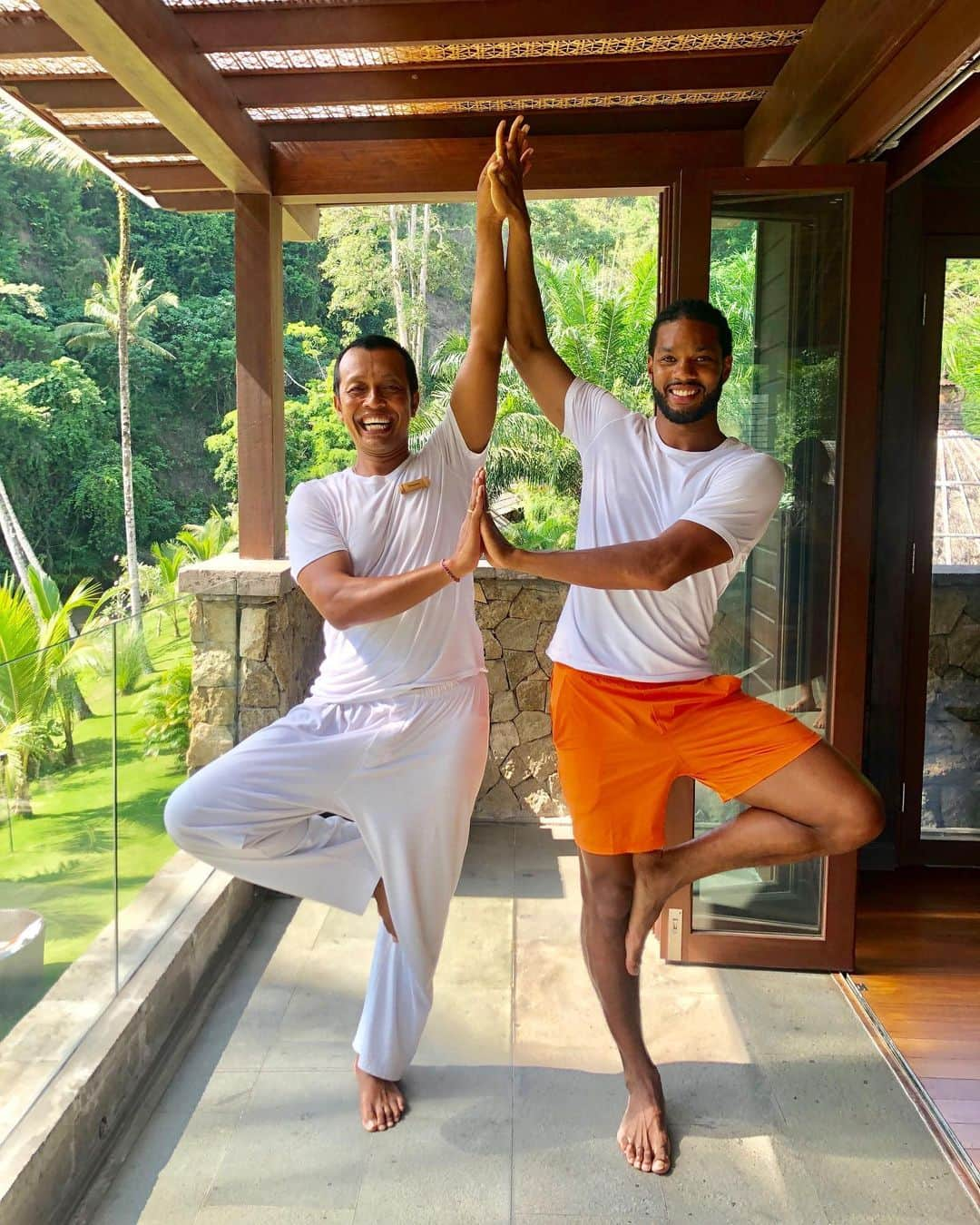 カルフィン・ヨン・ア・ピンさんのインスタグラム写真 - (カルフィン・ヨン・ア・ピンInstagram)「Last week in Indonesia I tried out my first yoga class. I normally do yoga in my living room but this experience was something else. My yoga teacher was very experienced and not only thought physical but also mental things #yoga」12月13日 18時42分 - calvinjongapin