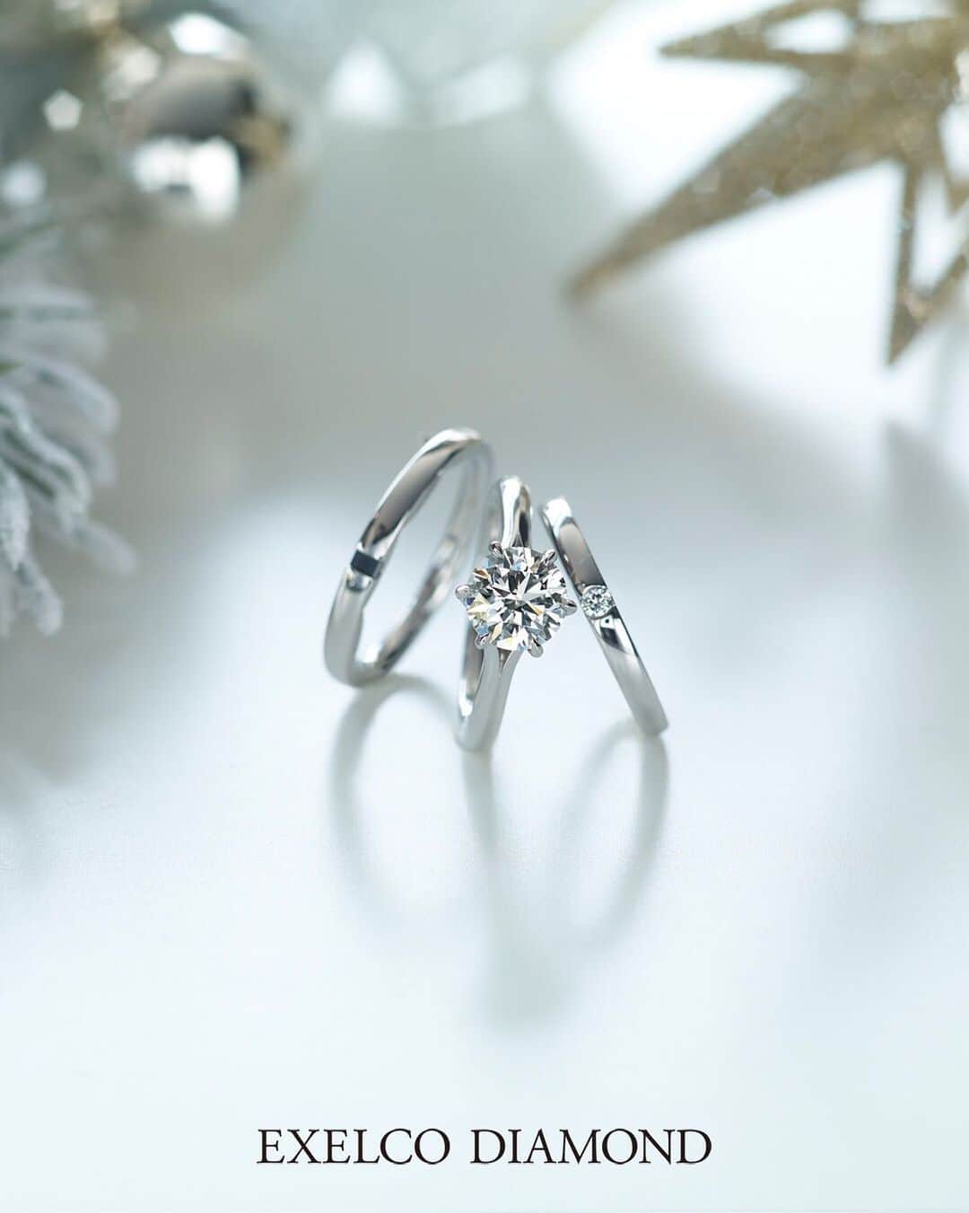 エクセルコ ダイヤモンド 婚約指輪♔結婚指輪のインスタグラム：「. アイディアルラウンドブリリアント カット💎100周年 . 今年は、4代目マーセル・トルコウスキーが、 〝アイディアルラウンドブリリアントカット〟を 発明してから100周年を迎えます。 . この節目を記念し、 ダイヤモンドが輝くための設計を施したデザイン 〝Optique（オプティーク）〟 輝きの三要素 （ブリリアンス・スパークル・ファイヤー）を 最大限に引き立たせるため、 計算し尽くしたリング💍 薬指で最高峰の輝きをご堪能いただけます✨ . メンズマリッジリングには、 バケットカットのブラックダイヤモンド、 レディースにはラウンドカットの ダイヤモンドがさり気なく、輝きます。 . 100年続く本物の輝き 〝アイディアルラウンドブリリアントカット〟を、 ぜひ店頭でお愉しみください。 . 詳しくはこちら https://www.exelco.com/bridal_jewelry/setring/optique.php . 店舗一覧 東京本店/盛岡店/仙台店/新潟店/青山店/町田マルイ店/横浜店/みなとみらい店/大宮店/ 宇都宮店/高崎店/ららぽーと沼津店/静岡店/浜松店/金沢店/長野店/松本店/名古屋本店/大阪店/ 梅田店/京都店/神戸店/広島店/福岡店/ヒルトン福岡シーホーク店/小倉店/博多店/長崎ハマクロス411店/熊本店 . #exelcodiamond  #エクセルコダイヤモンド」