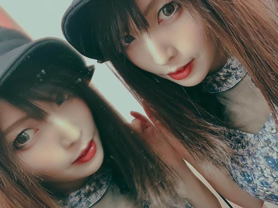 新村あかりのインスタグラム：「鏡で遊んでみたよっ😊💖」