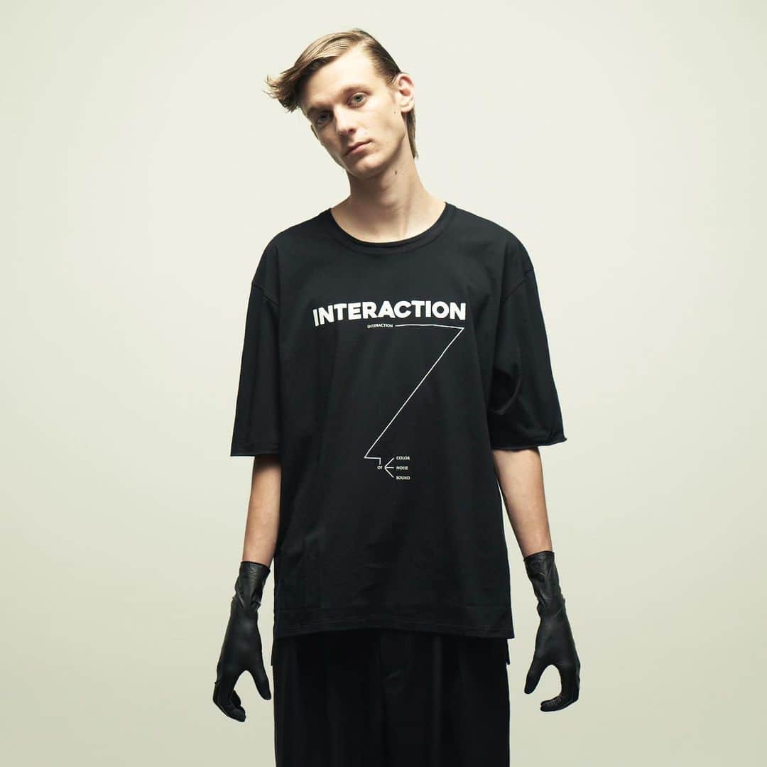ウィザードのインスタグラム：「WIZZARD 2019 FALL WINTER COLLECTION “INTERACTION”  GRAPHIC T-SHIRT “91.REBEL (CONSCIOUSNESS)” GRAPHIC T-SHIRT “INTERACTION”  IN STOCK  WIZZARD OFFICIAL WEB STORE  https://wizzard.stores.jp/  #wizzard_fac #wizzard #fashion #tokyofashion #streetfashion #fashionphoto #streetwearbrand #streetwearaddicted #19aw #20ss」
