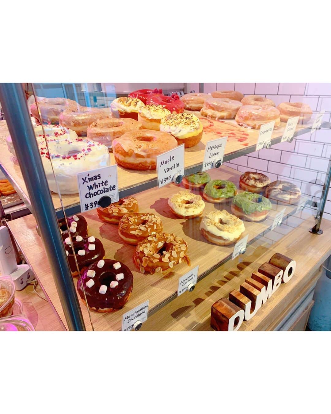 沢井里奈さんのインスタグラム写真 - (沢井里奈Instagram)「♡ . DUMBO Doughnuts and Coffee🍩💝 . 🎄X'mas White Chocolate 🥤アイスココア . 可愛くてふわふわもちもちで 美味しかったです☺️💓💓 大きくてボリューム満点でした🌟 . #dumbodoughnuts #doughnuts #cafe #instafood #photogenic #ootd #coodinate #fashion #instalove #instagood #instagramjapan #japanesegirl #girls #ダンボドーナツ #ドーナツ #麻布十番カフェ #麻布十番 #さわーカフェ巡り #沢井里奈」12月13日 18時46分 - sawairina