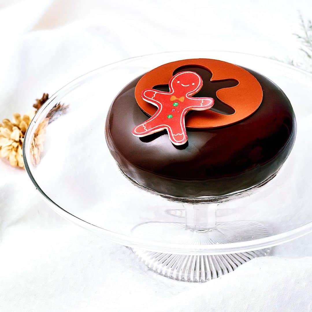 The Peninsula Tokyo/ザ・ペニンシュラ東京さんのインスタグラム写真 - (The Peninsula Tokyo/ザ・ペニンシュラ東京Instagram)「ザ・ペニンシュラ東京地下1階「ザ・ペニンシュラ ブティック&カフェ」では、この時期見た目も可愛らしい種類豊富なクリスマスケーキやギフトに最適なチョコレートアイテム、シュトーレンをご用意しております。お早目のご予約をどうぞ！🎄 Sweeten up your holiday celebrations with our range of festive homemade cakes. Take your pick from this season's favorites.」12月13日 18時47分 - thepeninsulatokyo