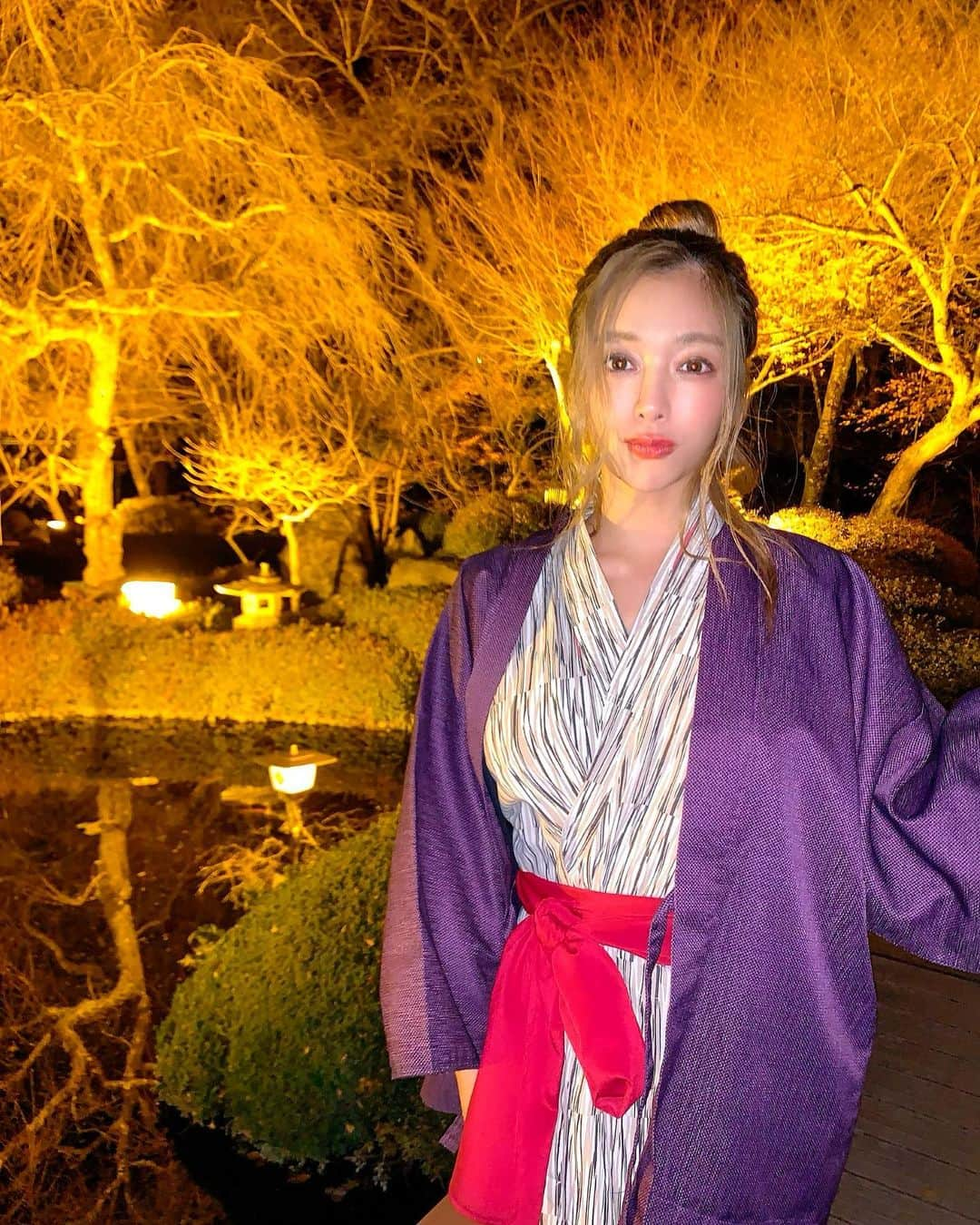 濱野りれさんのインスタグラム写真 - (濱野りれInstagram)「-— I came to Yamanashi Prefecture for bathing hot springs. That is one of my favorite things to enjoy winter in Japan💋 I shared the Illuminated garden for you!! Don't you think it is amazing?? -— 寒いから温泉入りに山梨に来たよ〜😻 ずーっとお風呂入ってたら体がほてほて🧖🏻‍♀️💓 ライトアップされた庭園がすごく綺麗だったので お裾分けさせて...🧚‍♀️✨ -— #yamanashi#winter#ig_japan#onsen#hotsprings#naturephotography#japanphotography#lightupthenight #illumination#illuminations#winterillumination#japanlife#japanlifestyle#ilovejapan#instagramjapan#instajapan#thisisjapan#lightfestival#yukata  #イルミネーション#日本#日本の風景#山梨#山梨観光#山梨旅行#山梨温泉#温泉旅行#温泉#冬#浴衣」12月13日 18時51分 - riregram