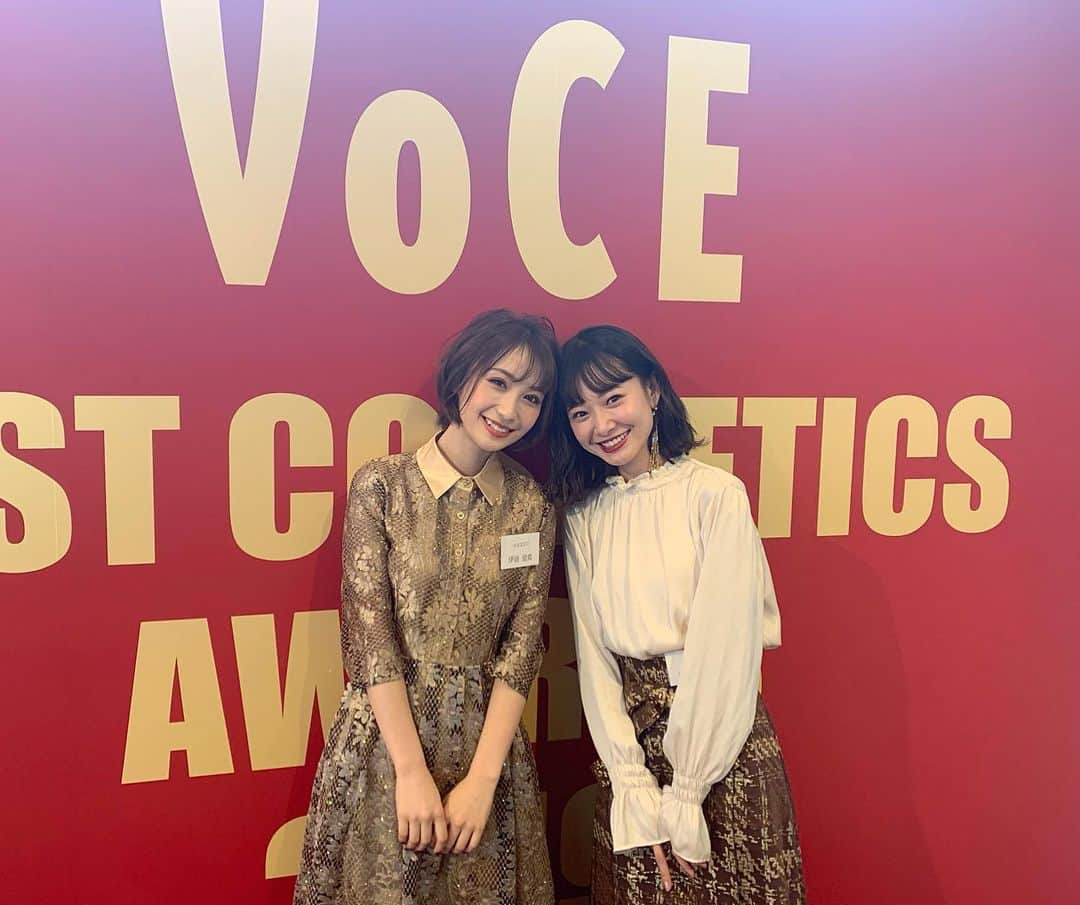 伊藤愛真さんのインスタグラム写真 - (伊藤愛真Instagram)「本日、#vocebestcosmeticsawards2019  に#vocest として参加させていただきました💫 . 楽屋も行動も全て一緒だったみずきちゃん！ 2回目まして🥺❤︎ . お姉ちゃんみたいで優しい大好きです😭✨」12月13日 19時01分 - __emagram