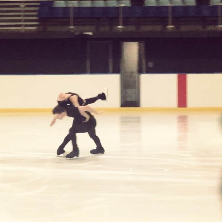 シャンテル・ケリーのインスタグラム：「Loves some dancer edges ⛸❄️ #teamAUS #icedance #recovery #letsgo ! @mkblades @risportskates @owi_aus @iceskatingaustralia @macquarieicerinkau @monica.macdonald557」