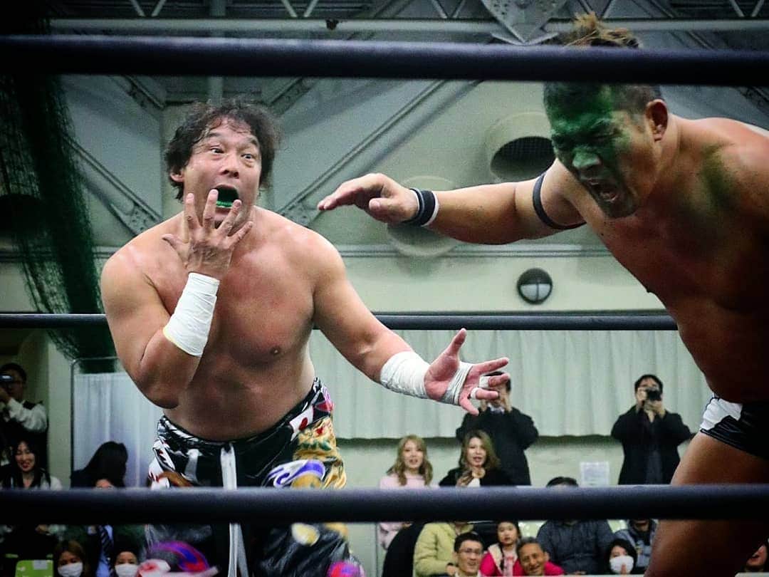 TAJIRIのインスタグラム：「OMG. #tajiri #masaakimochizuki #dragongate　#prowrestling」