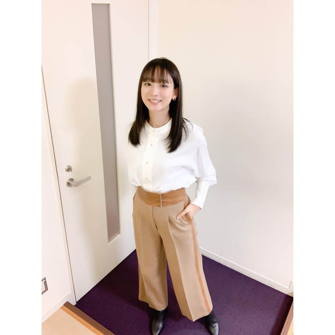 山崎あみさんのインスタグラム写真 - (山崎あみInstagram)「ㅤ ㅤ 先週の衣装は ㅤ Tops ‘ @etretokyo ’ Pants ‘ @fray_id ’ㅤㅤㅤでした🌾 ㅤ ピアス開いてない派だから 可愛いイヤリングが増えてきて嬉しす〜 ㅤ 二枚目のぎこちなさがじわじわくる。笑 ㅤ 明日もよろしくでふ！☺️ ㅤ #etretokyo #frayid」12月13日 19時19分 - __ami.yamazaki__