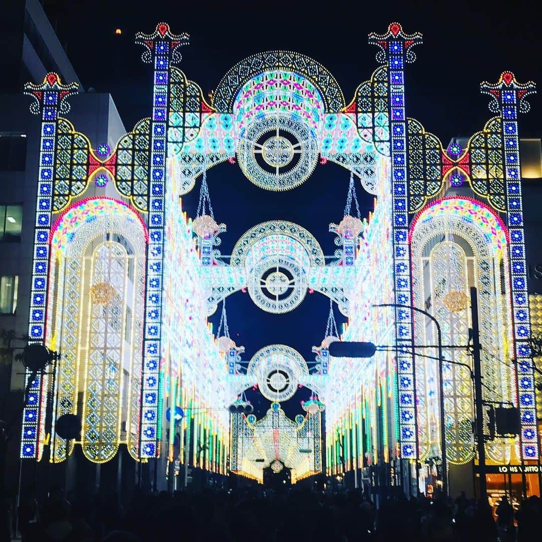 大倉士門さんのインスタグラム写真 - (大倉士門Instagram)「いつぶりでしょう。 たまたま神戸で予定があり 神戸ルミナリエにこないだ行ってきました。1人ルミナリエです。相変わらず綺麗。毎年こう見えて形状を変えてはるんやね✨イルミネーションが美しい季節になった。🎄今年見れて良かった。 #神戸ルミナリエ #神戸ルミナリエ2019」12月13日 19時34分 - shimonsmile