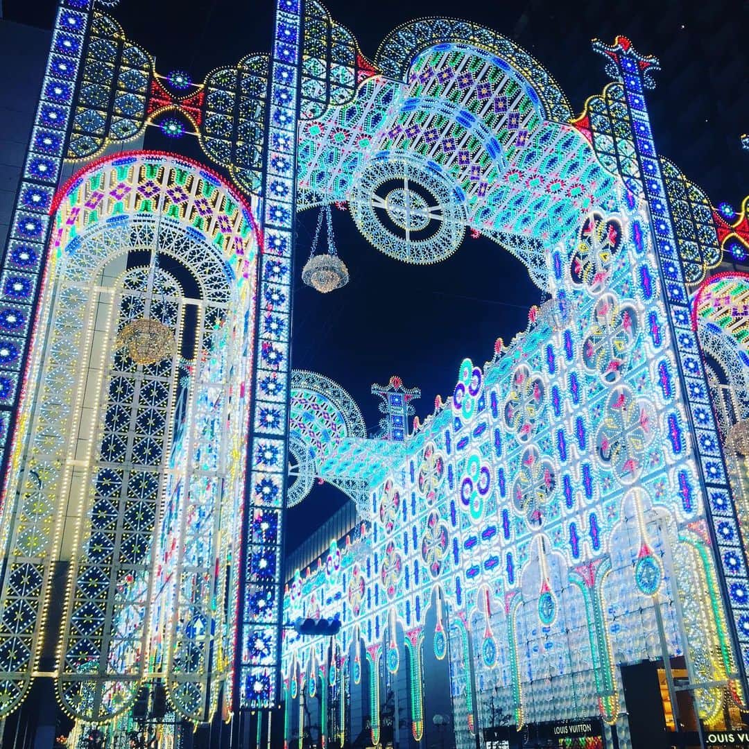 大倉士門さんのインスタグラム写真 - (大倉士門Instagram)「いつぶりでしょう。 たまたま神戸で予定があり 神戸ルミナリエにこないだ行ってきました。1人ルミナリエです。相変わらず綺麗。毎年こう見えて形状を変えてはるんやね✨イルミネーションが美しい季節になった。🎄今年見れて良かった。 #神戸ルミナリエ #神戸ルミナリエ2019」12月13日 19時34分 - shimonsmile