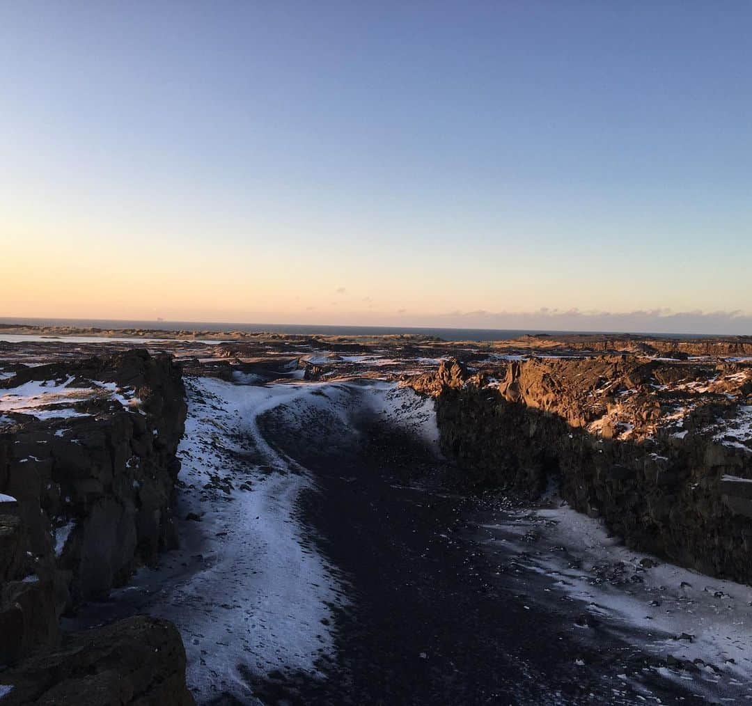 ケイティ・パスフィールドさんのインスタグラム写真 - (ケイティ・パスフィールドInstagram)「Once again, Iceland proves to be pretty cool ❄️ . . . #adventure #cold #winter #snow #explore #iceland」12月13日 19時47分 - katiepasfield