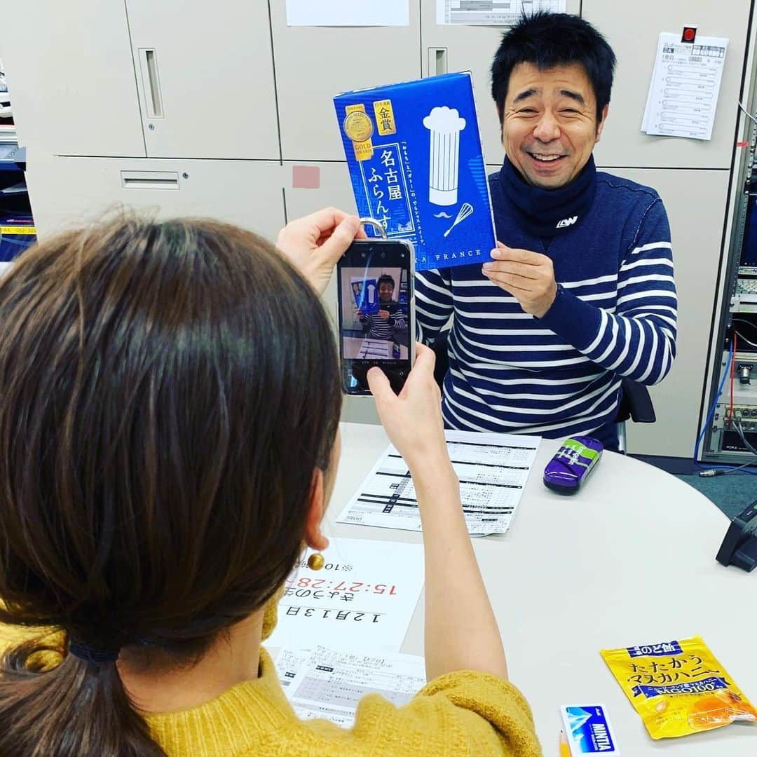 倉橋友和さんのインスタグラム写真 - (倉橋友和Instagram)「今日のコメンテーター#よゐこ #有野晋哉 さんから頂いたのは、名古屋みやげ😁とても美味しかったです！そして#メーテレ #アップ 公式Twitterがスタートしています。@up_6chで検索して、ぜひフォローを！ #メーテレアップ #アップは午後3時46分から #アップの特集は午後6時15分から #アナウンサー #鈴木しおり #星恭博 #石神愛子 #倉橋友和 #伊豆蔵将太 #濱田隼 #気象予報士 #山田修作 #修作さん #冨永幸」12月13日 19時48分 - nbn_kurahashi