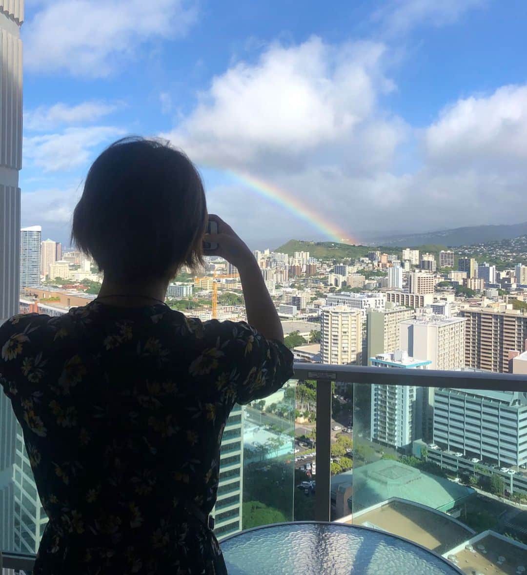 福内櫻子さんのインスタグラム写真 - (福内櫻子Instagram)「今日の日本の天気はどんよりだった☁️ なのでハワイの虹を。🌈 . さてさて冬服買うか〜。 遅め。」12月13日 19時50分 - sakurako_fukuuchi