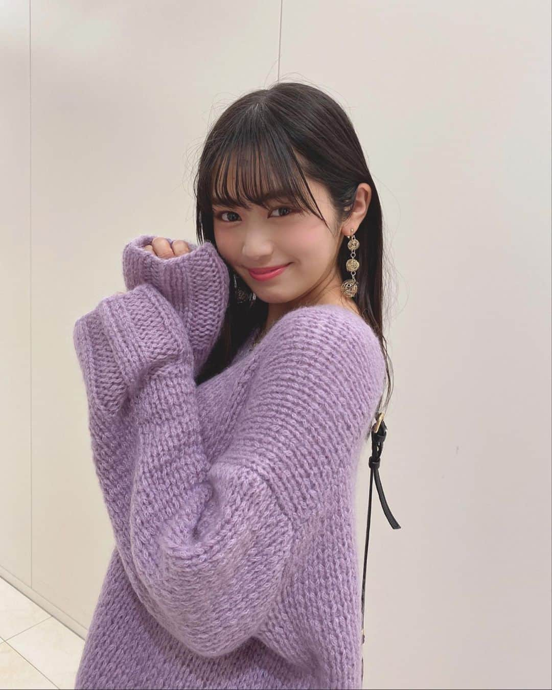 浅野杏奈さんのインスタグラム写真 - (浅野杏奈Instagram)「今年もパープル🤦🏻‍♀️💜﻿ ﻿ ちょっといいセーターを買うことが憧れの１つだったから嬉しい、、﻿ ﻿ ﻿ FASHION﻿ ﻿ SWEATER : #UnitedArrows﻿ SKIRT : #MERCURYDUO﻿ SHOES : #HONEYMiHONEY﻿ BAG : #BIKERSTARLET﻿ SOCKS : #ファミマ﻿ ﻿ #ポートレート #fashion #followme #アイドル #爱豆 #ootd  #coordinate #コーデ #时装 #idol #今日のコーデ #style」12月13日 20時03分 - this.is.anna_box