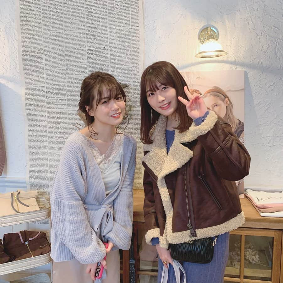 横島亜衿さんのインスタグラム写真 - (横島亜衿Instagram)「. @yukos0520 さんプロデュースの  @reveyu_official の展示会にお邪魔してきました🥺 . ルームウェアをゲットしてきました♡ 質感も凄い好みで女の子らしいデザインでとっっても可愛くて これはモテる、、🥰 . 普段からゆうこすさんのYouTubeやSNSをめちゃくちゃ見てるので お会いできて嬉しかったです☺️♡ . . . #reveyu #ルームウェア #パジャマ」12月13日 19時55分 - _aeri_yokoshima