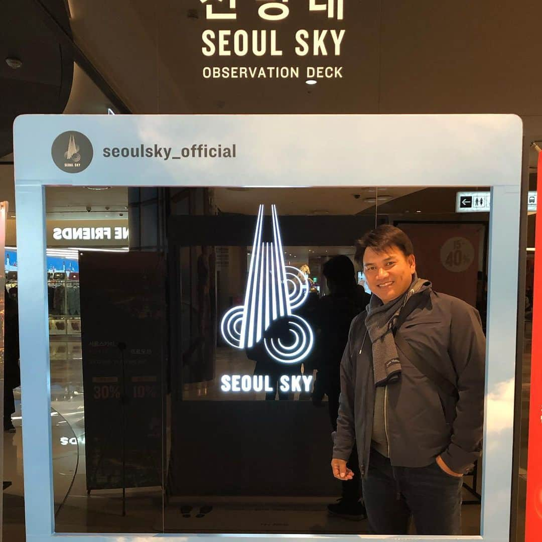 井口資仁さんのインスタグラム写真 - (井口資仁Instagram)「LOTTE WORLD SEOUL SKYに行ってきました。 地上500mの展望台 エレベーターアトラクションも 最高でした‼️ #井口資仁#千葉ロッテマリーンズ」12月13日 19時59分 - iguchi.tadahito6