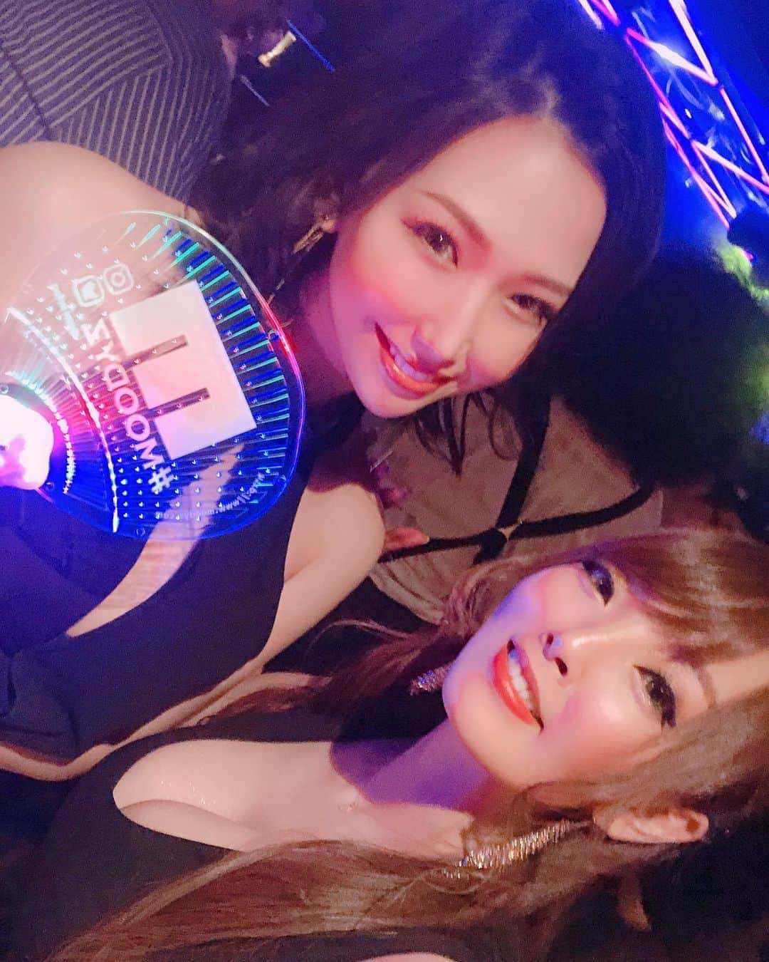 Hitomi（田中瞳）さんのインスタグラム写真 - (Hitomi（田中瞳）Instagram)「end of year party now:) thanks  @moodyz_official_av  and trophy😘」12月13日 20時11分 - official_hitomitanaka