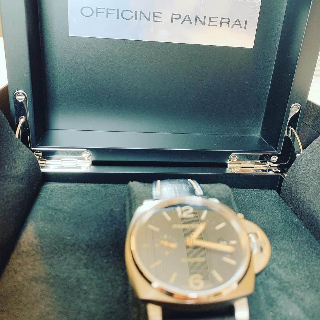 巻誠一郎さんのインスタグラム写真 - (巻誠一郎Instagram)「先日のheroes award  PANERAI様の時計をいただきました。  時間は誰もが平等です。  その時間をどの様に使うかは自分次第。  限りある時間を自分の信念の元、有意義に使いたいと思います。  この時計は、そんな自分への戒めとして着用させていただきます！  #日本財団 #heroes #ヒーローズアワード #panerai #時間は有限 #巻誠一郎」12月13日 20時06分 - makiseiichiro9