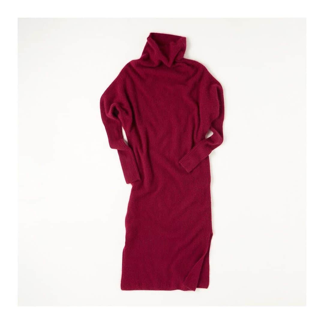 エリオポールのインスタグラム：「. Étoile 11.22.fri - 12.31.tue DRESS [HÉLIOPÔLE] 26,000yen+tax . ハイネックと袖口のロングリブがデザインポイントのワンピース。 ソフトな風合いながらもしっかりとした厚みのあるニットのため、身体のラインをひろいにくいのが特長です。 . . #HELIOPOLE30eme #HELIOPOLE #heliopole #エリオポール #2019aw #autumnwinter #selectshop #fashion #style」