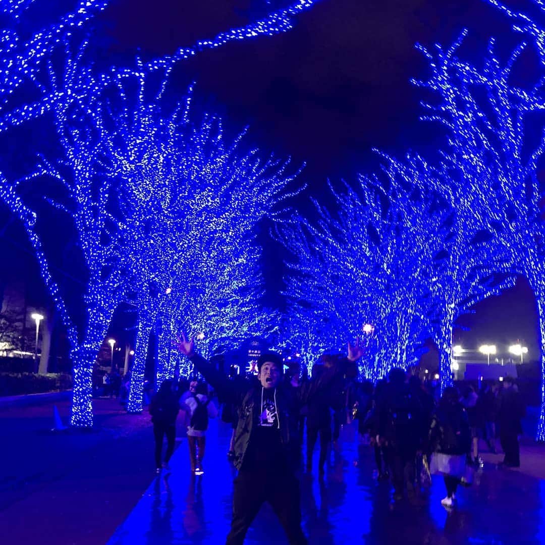 ファンキー加藤さんのインスタグラム写真 - (ファンキー加藤Instagram)「#仕事の合間に #渋谷 #青の洞窟 #青の洞窟shibuya  #マネージャー太田がカップルばっかりやんけとイライラしてました」12月13日 20時09分 - funkykato_funkykato_funkykato