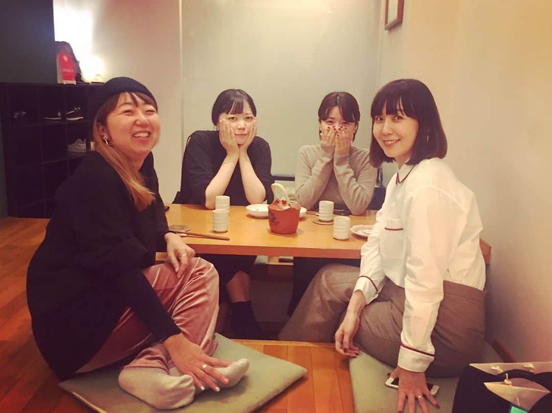 土岐麻子さんのインスタグラム写真 - (土岐麻子Instagram)「1ヶ月前、11月中旬の会合の写真。 神楽坂 けん にて。 家庭的でやさしく、それでいてしっかりとした味のお料理が本当に美味しかったのでずっと載せたかったのですが、私の写真が下手過ぎて、お料理写真は割愛します…下手なことを初めて自覚しました… けん、居心地も大変よかったです。」12月13日 20時16分 - tokiasako