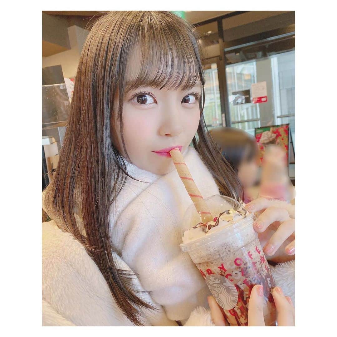 のインスタグラム：「ポテチとチョコってあう！！！🍫🥔💕﻿ ﻿ ﻿ #スタバ#スターバックス#starbucks#スタバ新作#チョコレート#chocolate#ポテチ#じゃがいも#美味しい#sweets#sweet﻿ #クッキー#cookie#ストロー﻿ #もこもこ#冬#マフラー#winter#ストレート﻿ ﻿」
