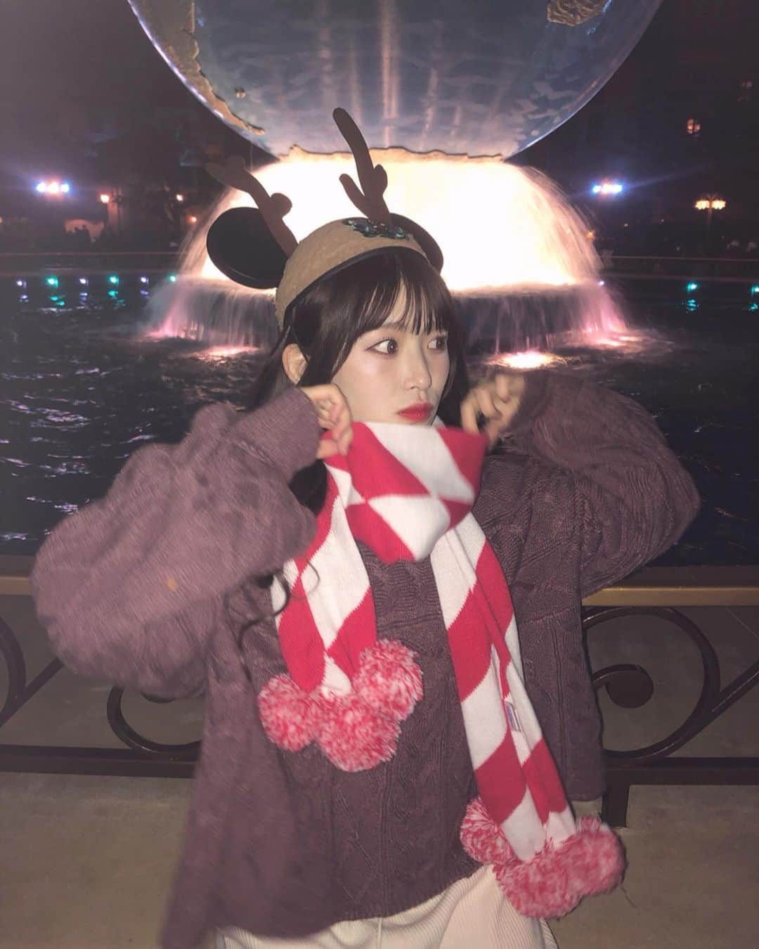 青木菜花さんのインスタグラム写真 - (青木菜花Instagram)「.﻿ .﻿ 隠れミッキーどーこだ！！！🐭﻿ .﻿ .﻿ #ディズニー #ディズニーシー #ディズニーコーデ #東京ディズニーシー #イヤーハット #隠れミッキー #プルート #ミッキー #地球儀 #disney #disneysea #トナカイ #クリスマス #クリスマスディズニー #冬服コーデ #ニットコーデ #instagood #instafashion #instalike #instalove #l4l #f4f」12月13日 20時39分 - nanoka_0711