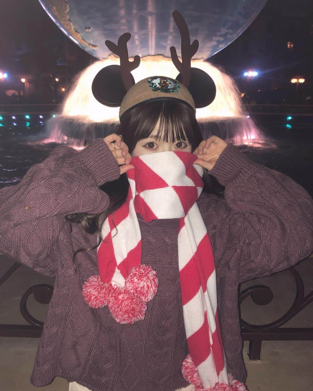 青木菜花さんのインスタグラム写真 - (青木菜花Instagram)「.﻿ .﻿ 隠れミッキーどーこだ！！！🐭﻿ .﻿ .﻿ #ディズニー #ディズニーシー #ディズニーコーデ #東京ディズニーシー #イヤーハット #隠れミッキー #プルート #ミッキー #地球儀 #disney #disneysea #トナカイ #クリスマス #クリスマスディズニー #冬服コーデ #ニットコーデ #instagood #instafashion #instalike #instalove #l4l #f4f」12月13日 20時39分 - nanoka_0711