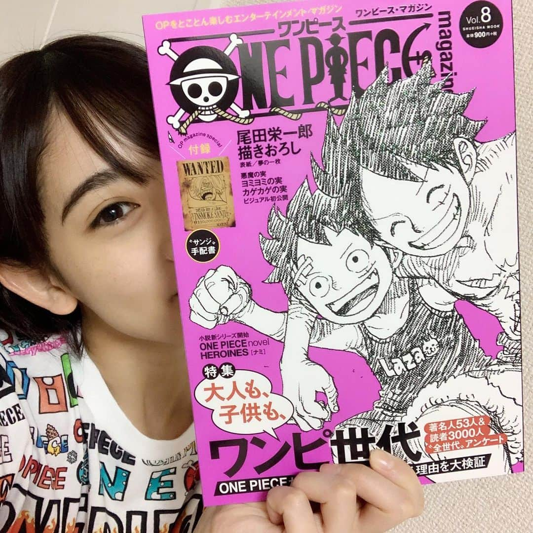 秋本帆華さんのインスタグラム写真 - (秋本帆華Instagram)「. 本日発売！ 『ONE PIECE magazine Vol.8』 特集の〝全世代アンケート〟にコメントを 掲載して頂きました🥺❤️ #ONEPIECE #ワンピースマガジン #秋本帆華 Vol.7まで読者として読んでいたので、 まさか自分が掲載されるなんて…😭 夢かと思ったけどページ開いたら私いた！ 夢じゃなかった！！！ 全国の書店・コンビニでぜひゲットして下さい💓💓💓」12月13日 21時02分 - honoka_akimoto_official