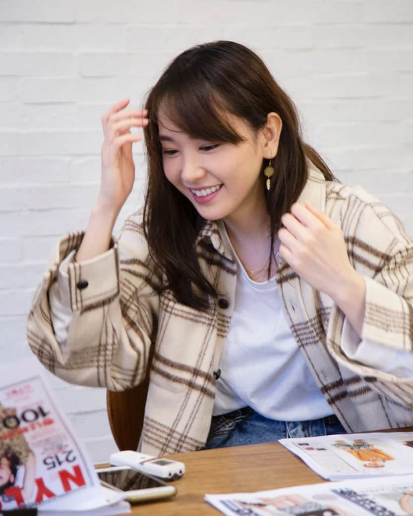 新垣結衣（ファンアカウント）さんのインスタグラム写真 - (新垣結衣（ファンアカウント）Instagram)「『YUI ARAGAKI NYLON JAPAN ARCHIVE BOOK 2010-2019』では、 新垣結衣 本人が編集長として制作にジョイン。過去9年分の連載ページをNYLONチームと一緒に振り返ったよ。読み応えたっぷりなアーカイヴブックをぜひゲットしてね♡ .  香港再版預購已開放，可PM查詢😉 .  #新垣結衣 #ガッキー #aragakiyui #nylonjapan」12月13日 21時12分 - aragakiyui_fanspage