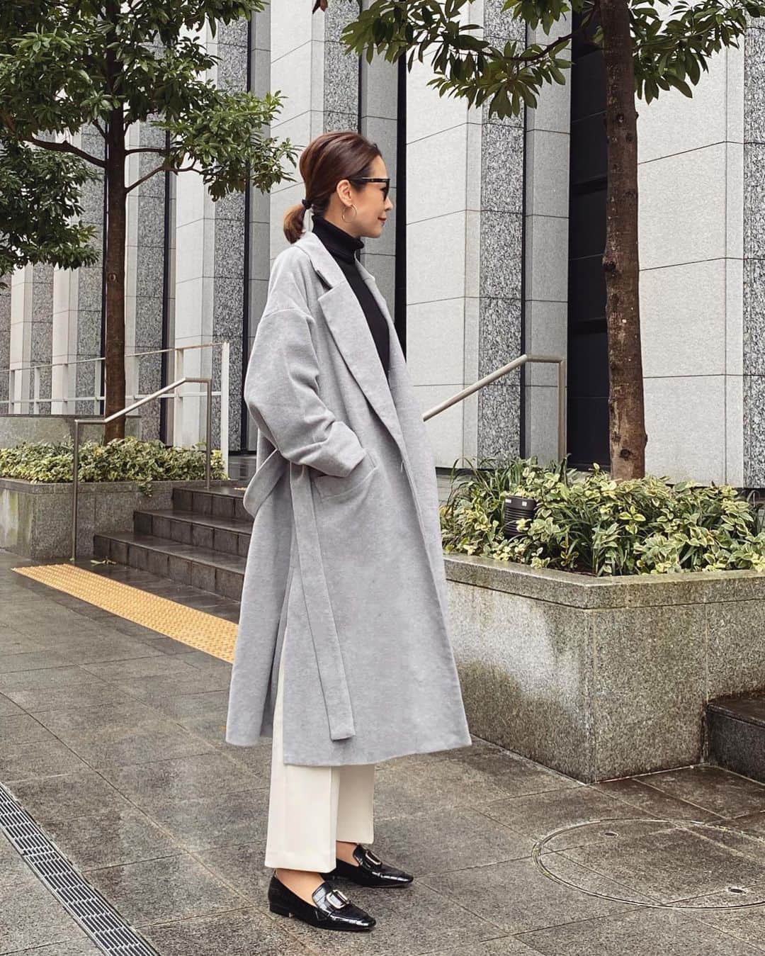 のインスタグラム：「#outfit  Coat... @fifth_store  Bottom... #storynine  コートは #オーバーサイズガウンコート サイドにスリットが入っているから足さばきもよく、着やすいです。 169センチでMサイズを着ています😊 ・ ・ 50%オフクーポンも出ていましたので、チェックしてみてください✨ #fifth#fifthtl#フィフス#アウター#EditSheen#高身長コーデ#アウターコーデ#pr」
