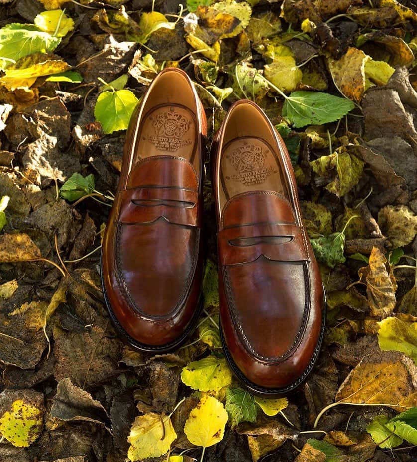 のインスタグラム：「Contemporary classic: Xavier 53019  #loafers #albertofasciani #contemporary #classic」