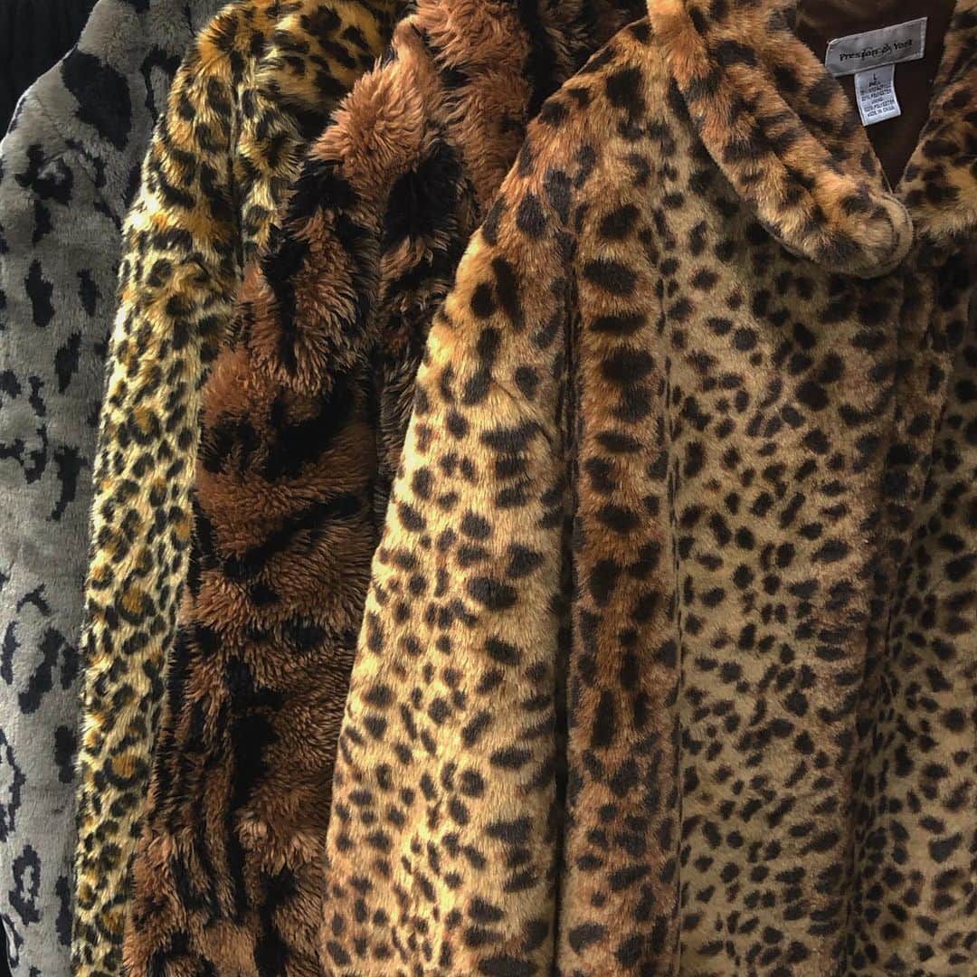 古着屋フラミンゴ下北沢マバタキ店さんのインスタグラム写真 - (古着屋フラミンゴ下北沢マバタキ店Instagram)「Leopard pattern fur jacket ㅤㅤㅤㅤㅤㅤㅤ ㅤㅤㅤㅤㅤㅤㅤ ㅤㅤㅤㅤㅤㅤㅤ ※通販ご希望の方はDMにてお問い合わせください。  #tokyo #shimokitazawa #mabataki #leopard #fur #東京 #下北沢 #古着 #下北沢古着屋 #マバタキ #ブランド古着 #レオパード #ファージャケット ㅤㅤㅤㅤㅤㅤㅤㅤㅤㅤㅤㅤㅤㅤ」12月13日 21時11分 - nagoya_mabataki