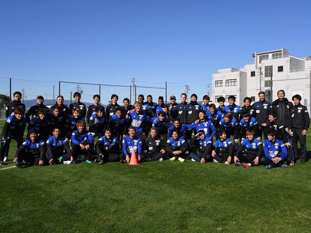 永島悠史さんのインスタグラム写真 - (永島悠史Instagram)「今日で今シーズンのチームとしての活動が終わりました。 2019年チームとしても個人としても悔しい年となりましたが最後まで熱い応援ありがとうございました！  #fc岐阜」12月13日 21時28分 - nagashima_yushi