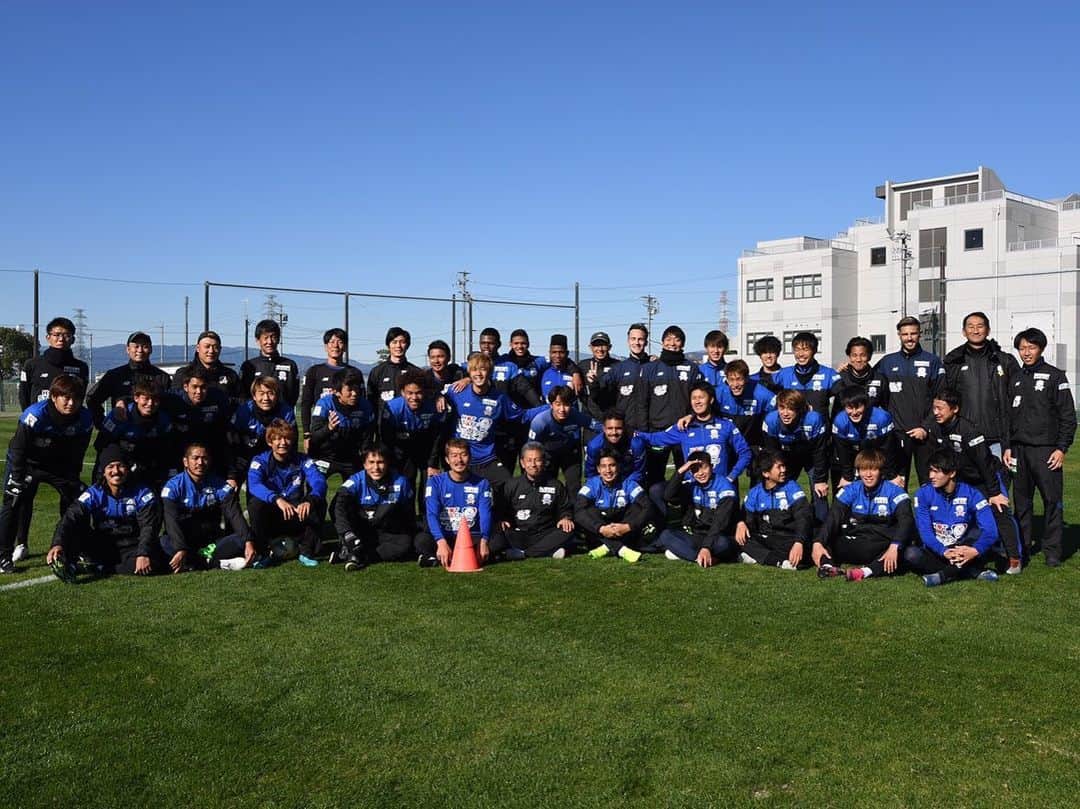 のインスタグラム：「今日で今シーズンのチームとしての活動が終わりました。 2019年チームとしても個人としても悔しい年となりましたが最後まで熱い応援ありがとうございました！  #fc岐阜」