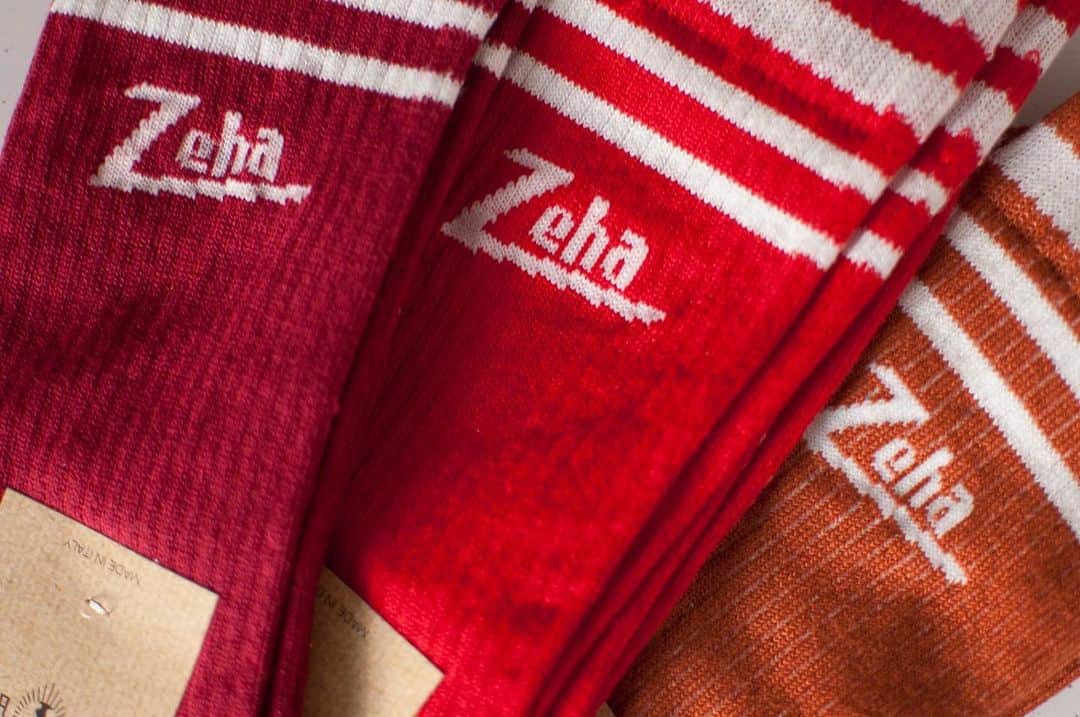 のインスタグラム：「Hast du schon alle Geschenke 🎁 gekauft? Anteprima! Morgen Samstag 🎄Prenzlauerberg Store 10-18 Uhr ... die ersten Sport Socken sind da !!! #zeha #zehasportsocken #sportsocken #zehaberlin #berlinstyle #berlinweekend #berlinshopping #berlinhistory #germanoldbrand #socken #socks #christmas #christmasiscoming #present #geschenkideen」