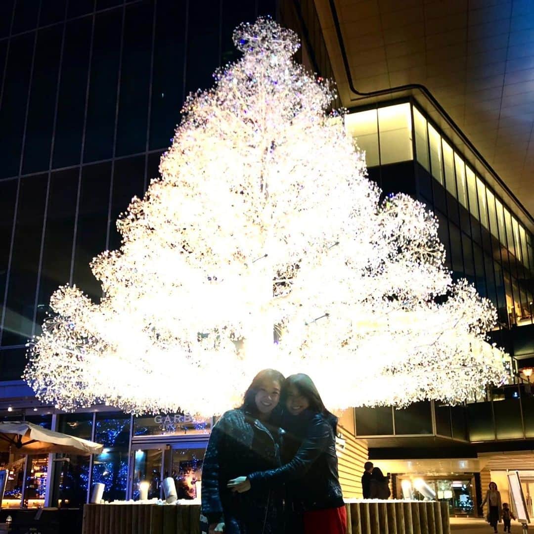 田中琴乃さんのインスタグラム写真 - (田中琴乃Instagram)「Good morning. ・ 街中には個性あふれるクリスマスツリーがたくさん🎄 ・ 寒さは得意じゃないけれど、大好きな人と素敵な場所に訪れることや素敵な景色を見ることは、なんだかこころを暖かくする気がして好き。 ・ 素敵な週末をお過ごしください😊 ・ ・ #christmas  #クリスマスツリー  #尊敬する人  #松原梨恵  #だいすき」12月14日 7時01分 - tanakakotono