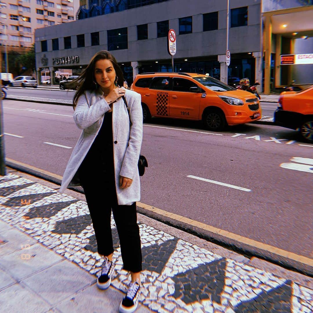 Bruna Unzuetaのインスタグラム：「CWB > NY 🚕🚖😂」