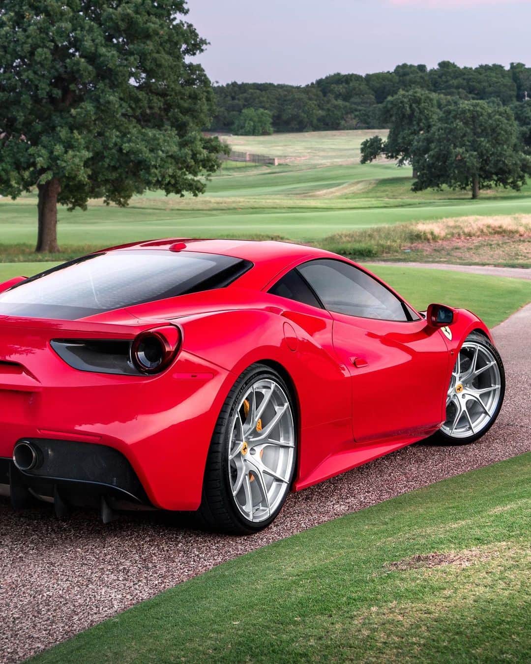 CARLiFESTYLEさんのインスタグラム写真 - (CARLiFESTYLEInstagram)「Ferrari 488 GTB on @strassewheels. Rate this Rrari 1-10! #488 #Ferrari」12月14日 8時00分 - carlifestyle