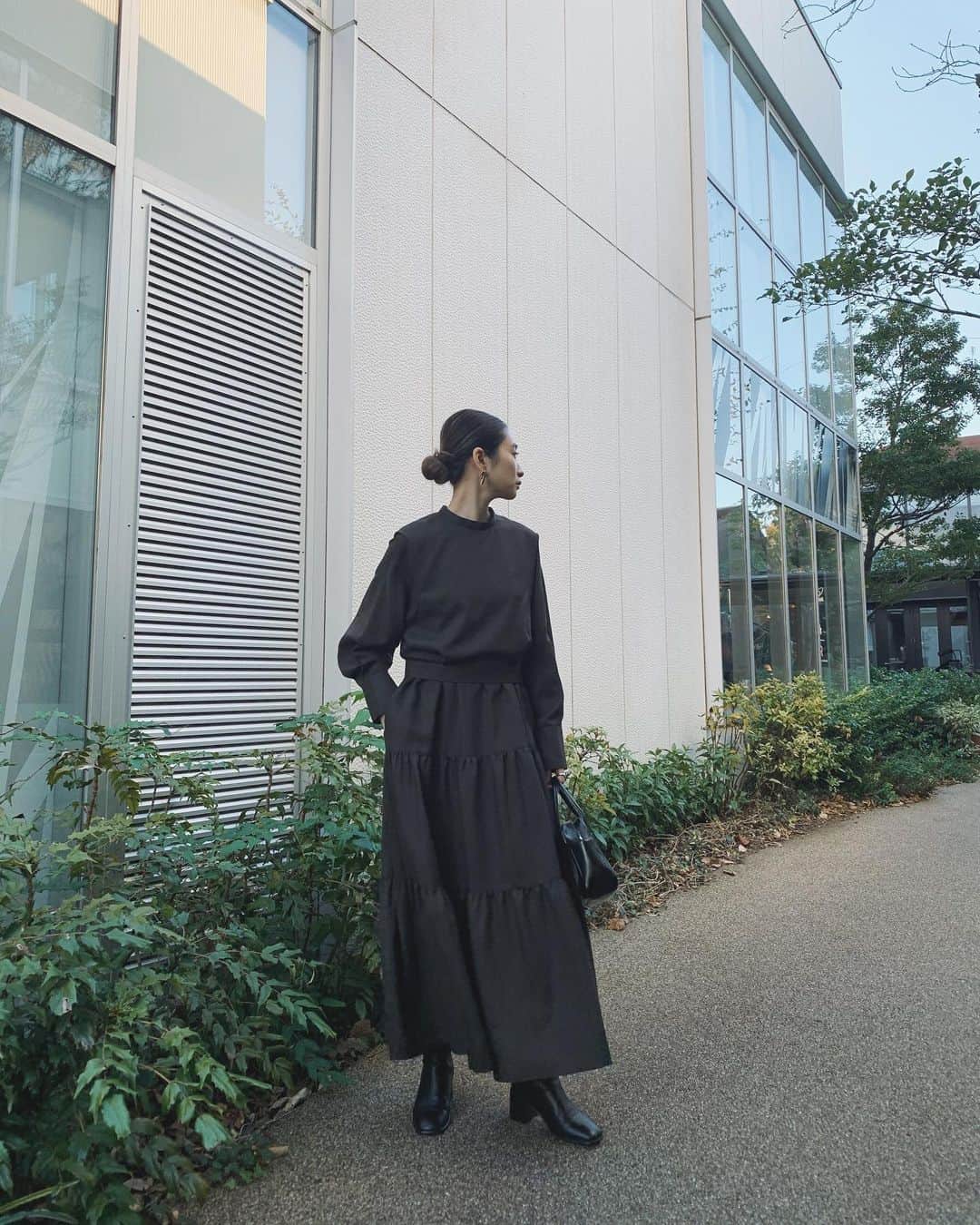 のインスタグラム：「.﻿ これからの季節(クリスマス🎅)や﻿ オケージョンにも活躍してくれるitem。﻿ ﻿ ストーリーにちらっと載せたのですが﻿ それからお問い合わせ多数頂いています🙏🏼﻿ ﻿ 2way仕様でベストが取り外し可能です！﻿ クラシカルなドレスから、リラックスした印象に﻿ シルエットを変えて着用することができます😌﻿ ﻿ Solid color set OP (36着用) 26.000 12/18-﻿ ﻿ #RIMARK#RIMARK_staffsnap﻿ #RIMARK_SolidcolorsetOP」