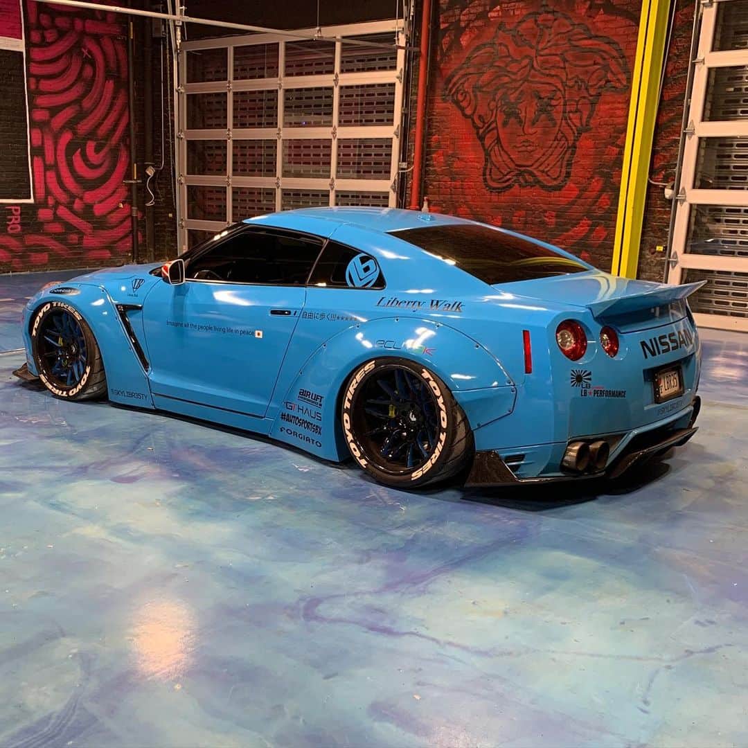 CarsWithoutLimitsさんのインスタグラム写真 - (CarsWithoutLimitsInstagram)「Wide body GTR by @autosport718 NYC’s premier vehicle restyling shop  #autosportsbx #carswithoutlimits」12月13日 23時50分 - carswithoutlimits