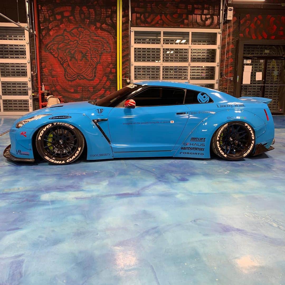 CarsWithoutLimitsさんのインスタグラム写真 - (CarsWithoutLimitsInstagram)「Wide body GTR by @autosport718 NYC’s premier vehicle restyling shop  #autosportsbx #carswithoutlimits」12月13日 23時50分 - carswithoutlimits