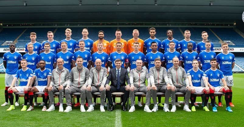 スティーヴン・デイヴィスのインスタグラム：「In the 🎩 for last 32 of @europaleague, big step forward but hungry for more 🔴⚪️🔵」