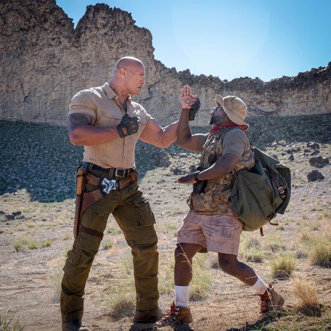 ケビン・ハートさんのインスタグラム写真 - (ケビン・ハートInstagram)「One of the individuals in this picture was scared as shit during this scene....that particular individual thought they were going to get hurt because the other individual was a Kung fu master as a child....Luckily I held back...oops I meant luckily that individual held back....I should have kicked your ass man...I held back because I love you 😂😂😂😂 #Jumanji #TheNextLevel #NowPlaying」12月13日 23時54分 - kevinhart4real