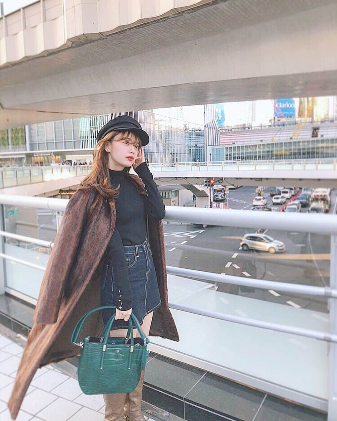 山崎春佳さんのインスタグラム写真 - (山崎春佳Instagram)「❤︎❤︎ . outfit of the day;)) @titivatejp の #袖ボタンリブタートルニット を主役に、 最近悩みに悩んでやっとゲットしたアイテムでコーディネートを組んでみました◡̈⃝⋆* . 好評でうれしかった❤︎ . #me #tbt #ootd #outfit #miniskirt #sweater #titivate #titivatestyle #hat #longcoat #amerivintage #longboots #randa #ティティベイト #キャスケット #キャスケット帽 #ファーコート #フェイクファー #渋谷 #スカートのサイズ合わなくてお腹ぽっこりみたい笑」12月14日 0時05分 - haruka_yamazaki